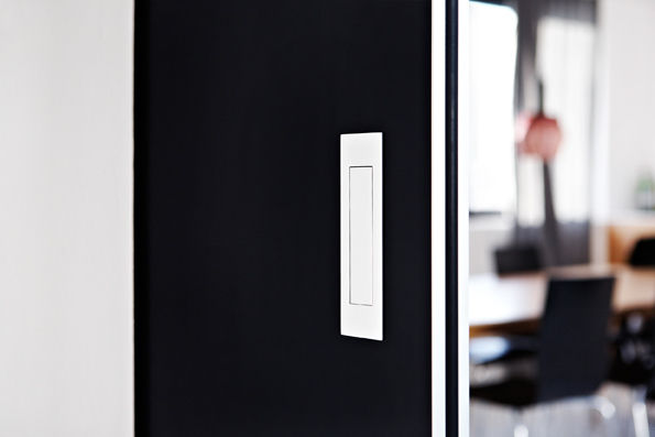 Wabenpaneel-Schiebetür WP02, ​KUHN GmbH ​KUHN GmbH Minimalist style doors Doors
