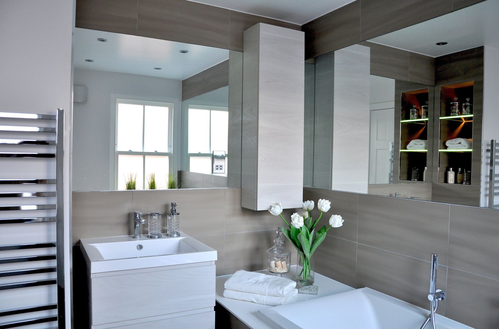 Large Main Bathroom Redesign homify Ванная в классическом стиле