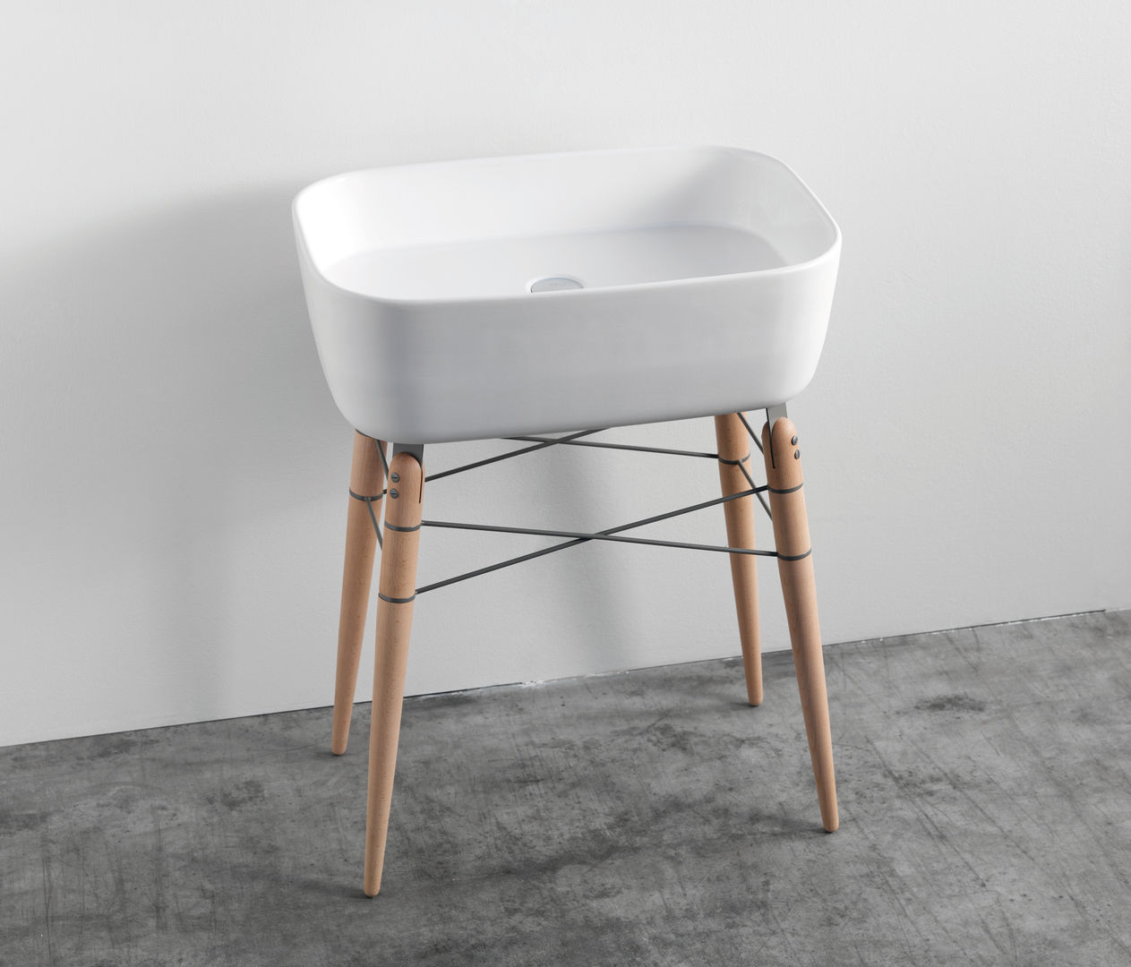 Ray Waschtisch + Spiegel Pragmatic Design® by studio michael hilgers Moderne Badezimmer Waschbecken