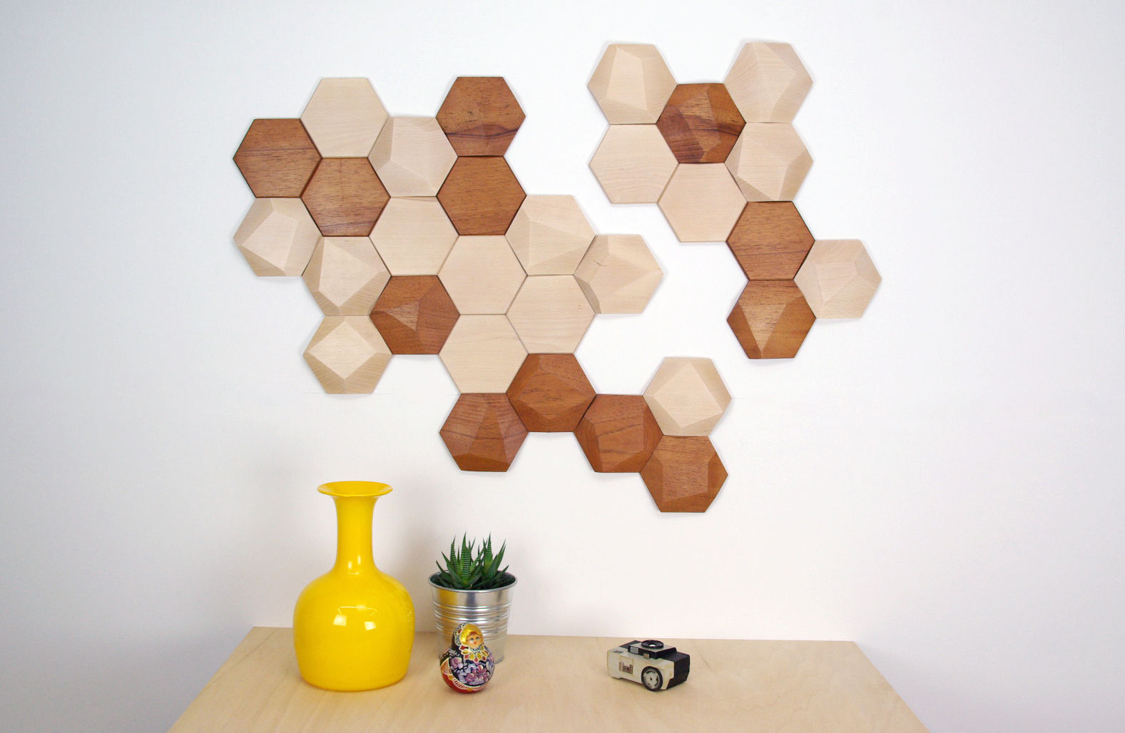 Bee Apis, wooden tiles for wall decor, Monoculo Design Studio Monoculo Design Studio その他のスペース その他アート作品