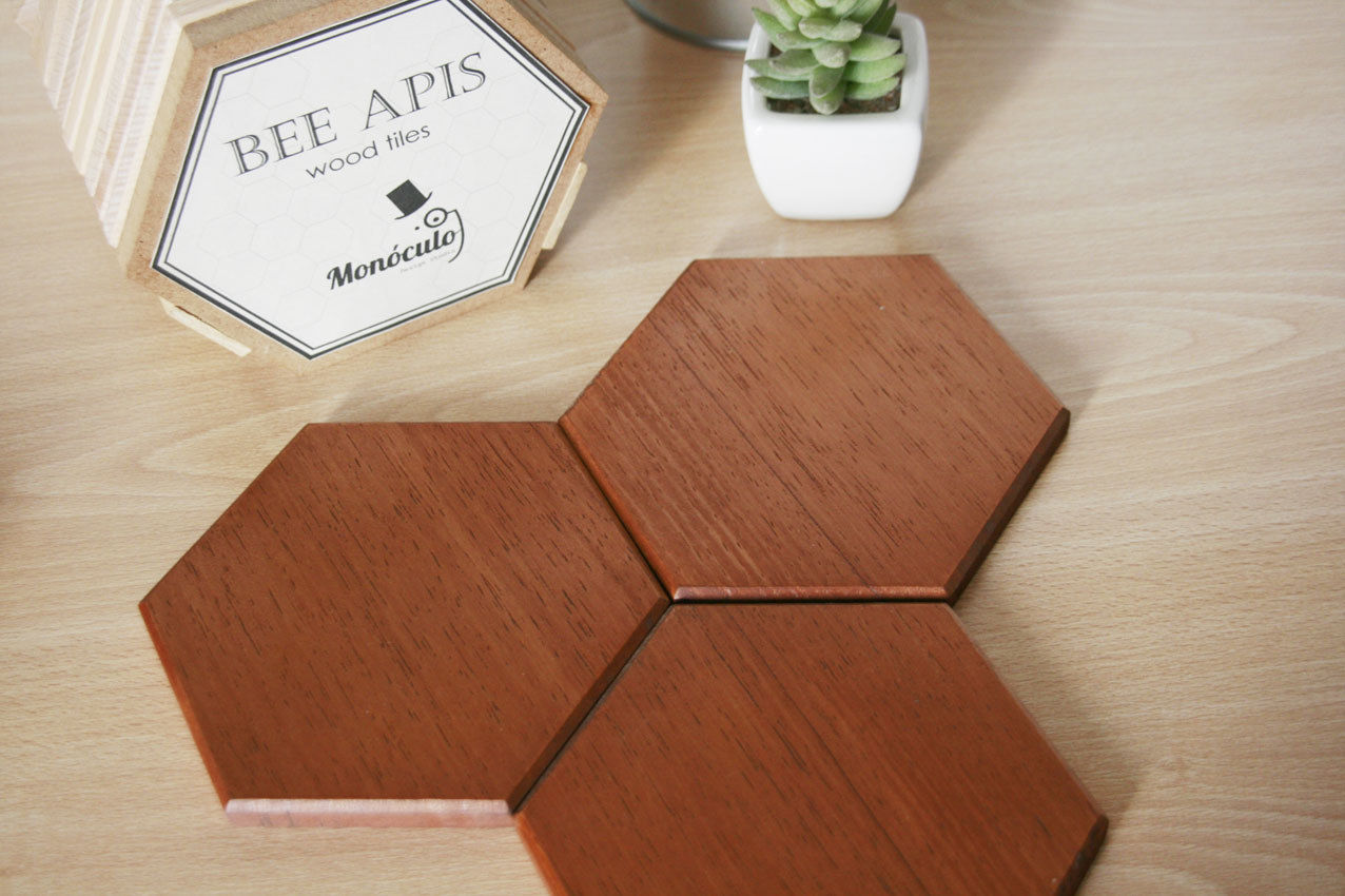 Bee Apis, wooden tiles for wall decor, Monoculo Design Studio Monoculo Design Studio Więcej pomieszczeń Wyroby artystyczne