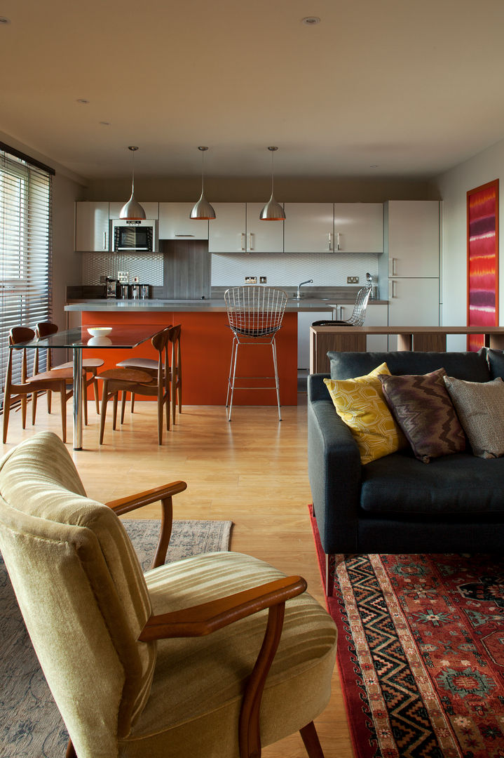 Living room looking towards Kitchen homify Modern Oturma Odası