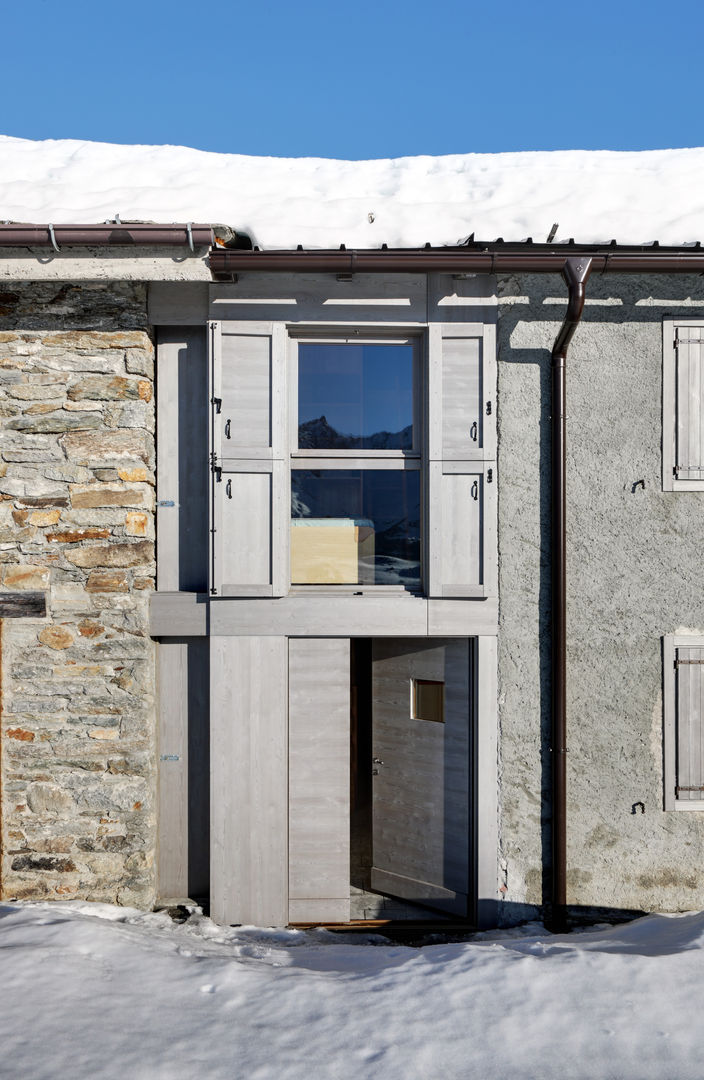 A wardrobe in the landscape, es-arch es-arch Maisons rurales