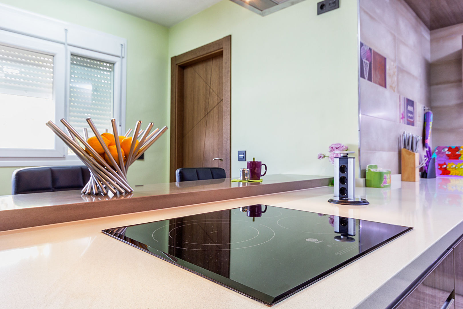 DISEÑO DE COCINA LAMINADO CENIZA ALTO BRILLO CON ENCIMERA SILESTONE EN MALAGA COCINAS CASTILLO Cocinas modernas