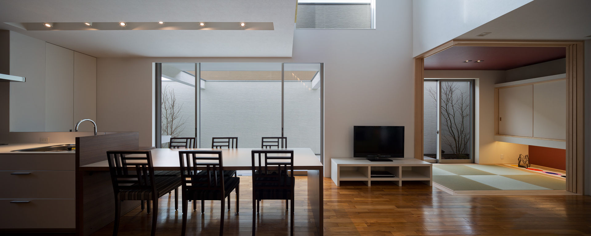 M6-house 「 幾何学の家」, Architect Show Co.,Ltd Architect Show Co.,Ltd Modern dining room