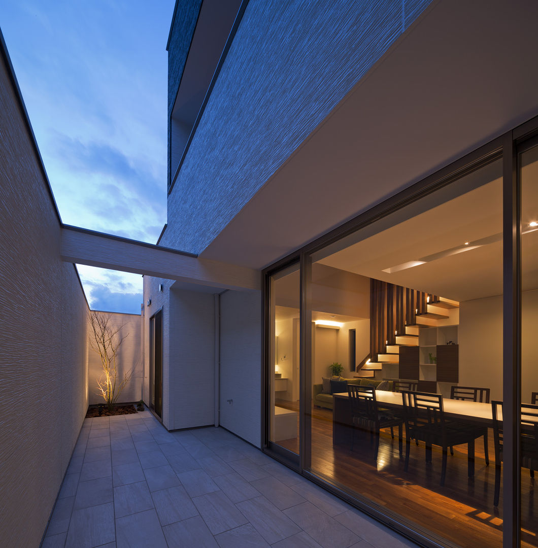 M6-house 「 幾何学の家」, Architect Show Co.,Ltd Architect Show Co.,Ltd Varandas, alpendres e terraços modernos