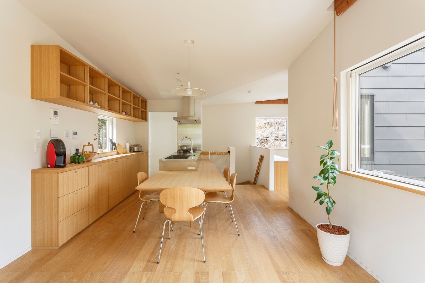 Ｔ邸, ＳＯＹｓｏｕｒｃｅ建築設計事務所 / SOY source architects ＳＯＹｓｏｕｒｃｅ建築設計事務所 / SOY source architects Minimalist dining room