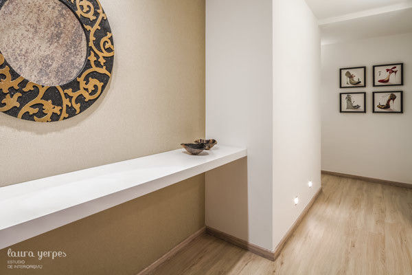 Hall homify Pasillos, vestíbulos y escaleras modernos