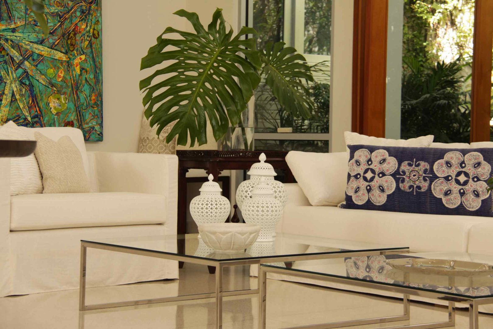 homify Tropical style living room