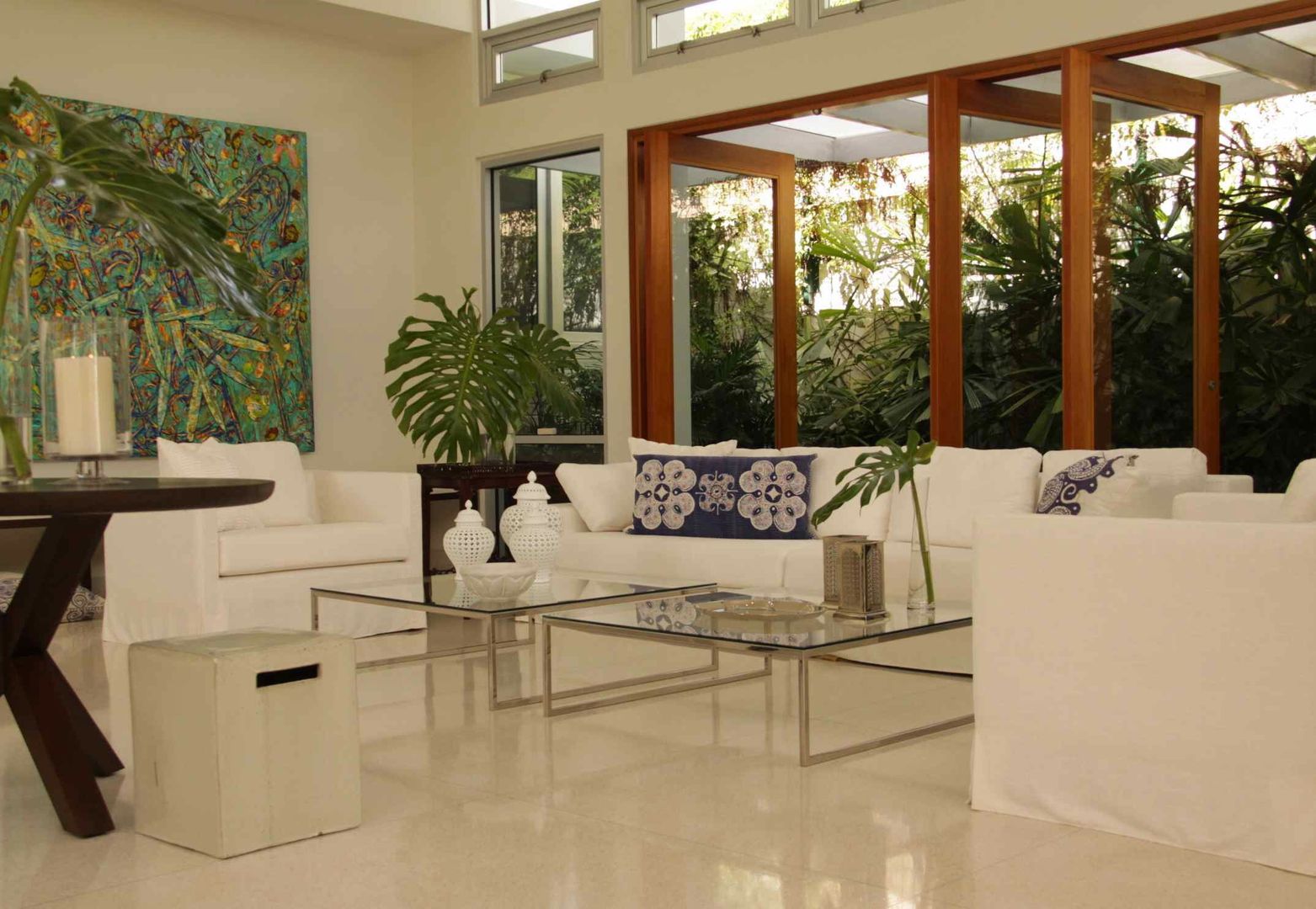 homify Tropical style living room