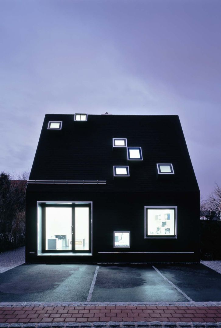 Das schwarze Haus , Peter Haimerl . Architektur Peter Haimerl . Architektur Casas