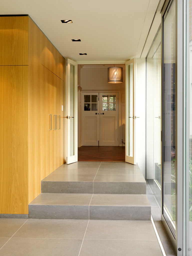 A Stunning and Spacious House Project in Wimbledon, Gregory Phillips Architects Gregory Phillips Architects Nowoczesny korytarz, przedpokój i schody