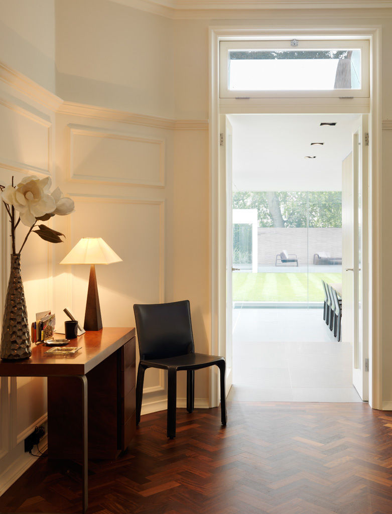 A Stunning and Spacious House Project in Wimbledon, Gregory Phillips Architects Gregory Phillips Architects Pasillos, vestíbulos y escaleras modernos