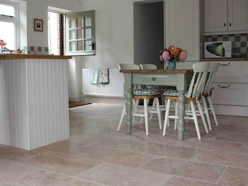 TRAVERTINE FLOORING, DT Stone Ltd DT Stone Ltd Śródziemnomorskie ściany i podłogi Kafelki