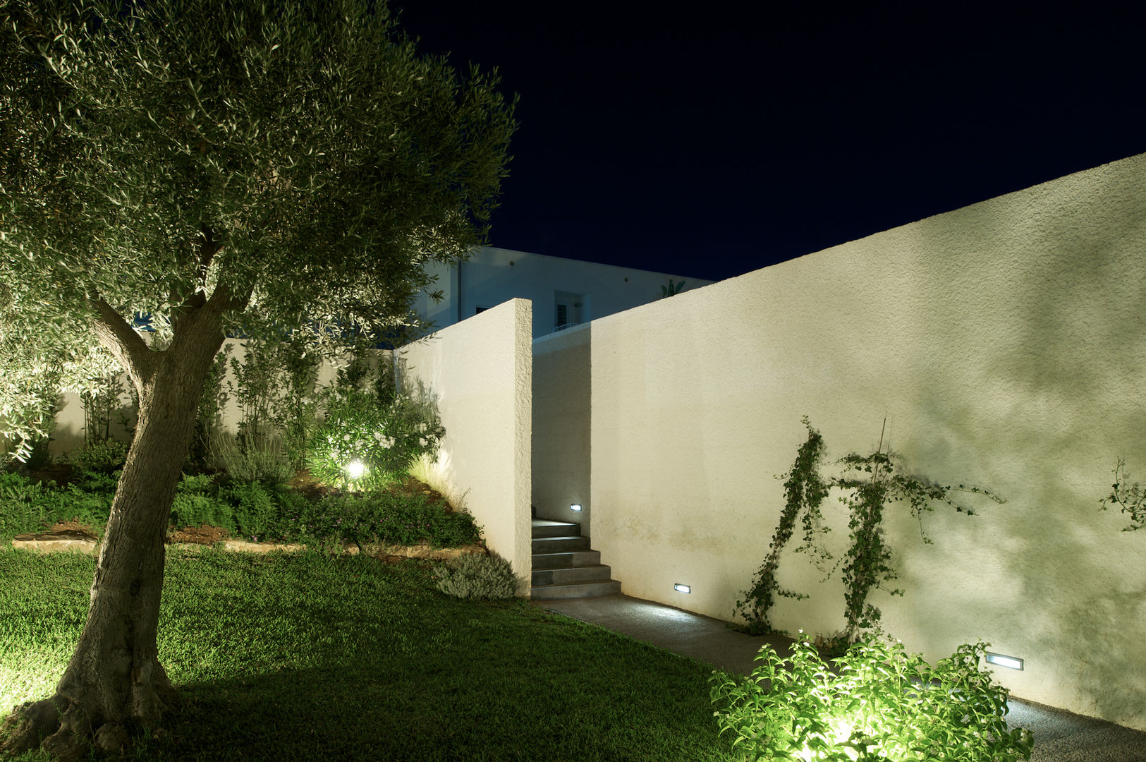 Casa ASM, Arch. Nunzio Gabriele Sciveres Arch. Nunzio Gabriele Sciveres Garden design ideas