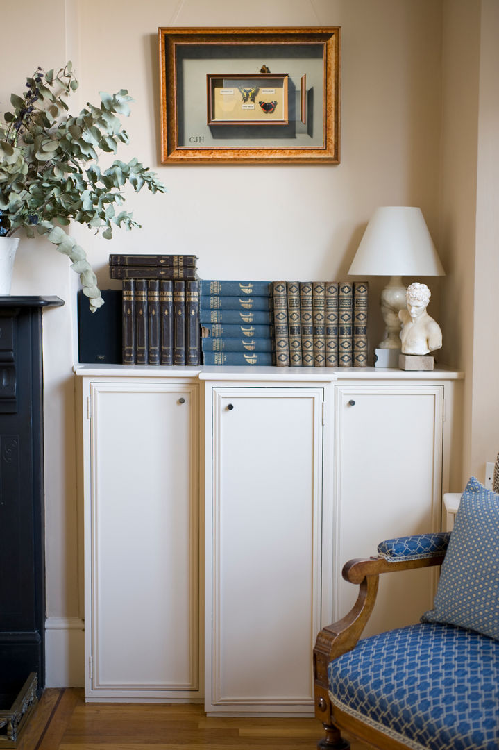 A Traditional Family Living Room, Cathy Phillips & Co Cathy Phillips & Co クラシックデザインの リビング