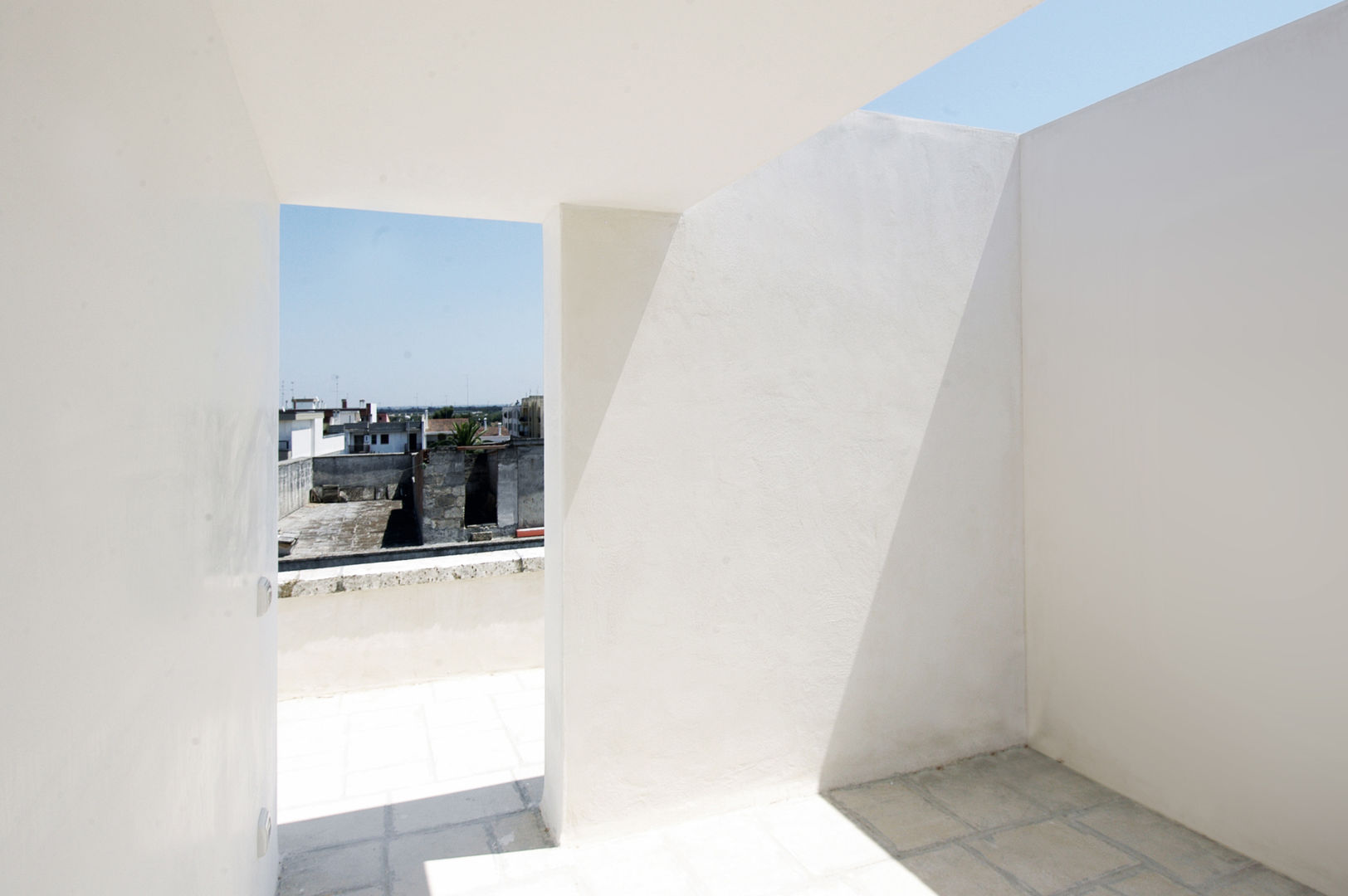homify Mediterrane balkons, veranda's en terrassen