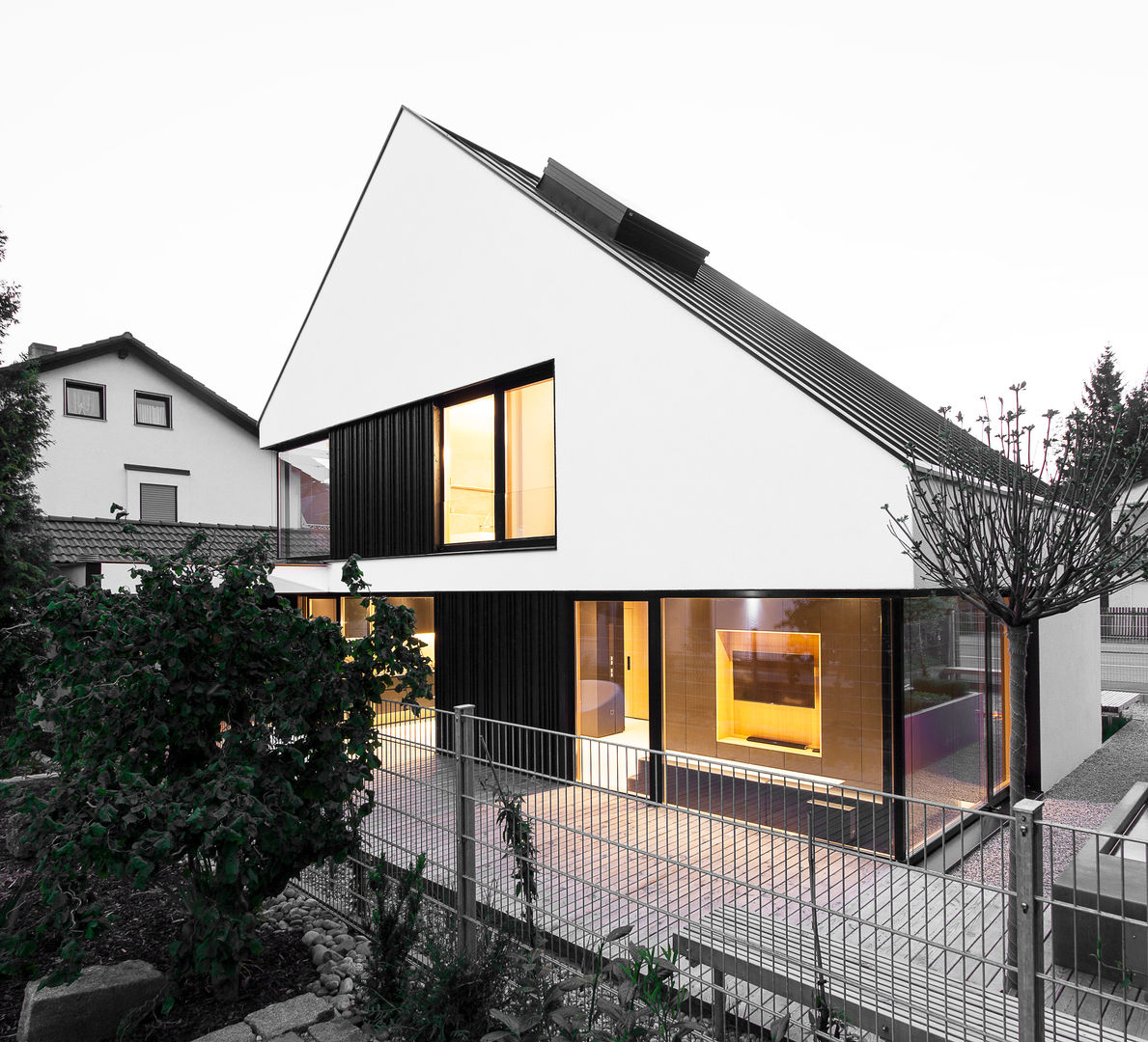 House B, FORMAT ELF ARCHITEKTEN FORMAT ELF ARCHITEKTEN 現代房屋設計點子、靈感 & 圖片