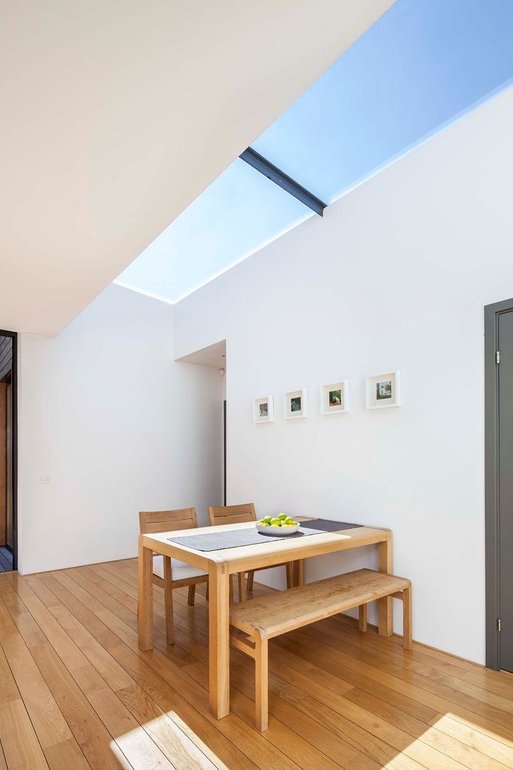 A single-storey Courtyard House: East Dulwich , Designcubed Designcubed Modern dining room