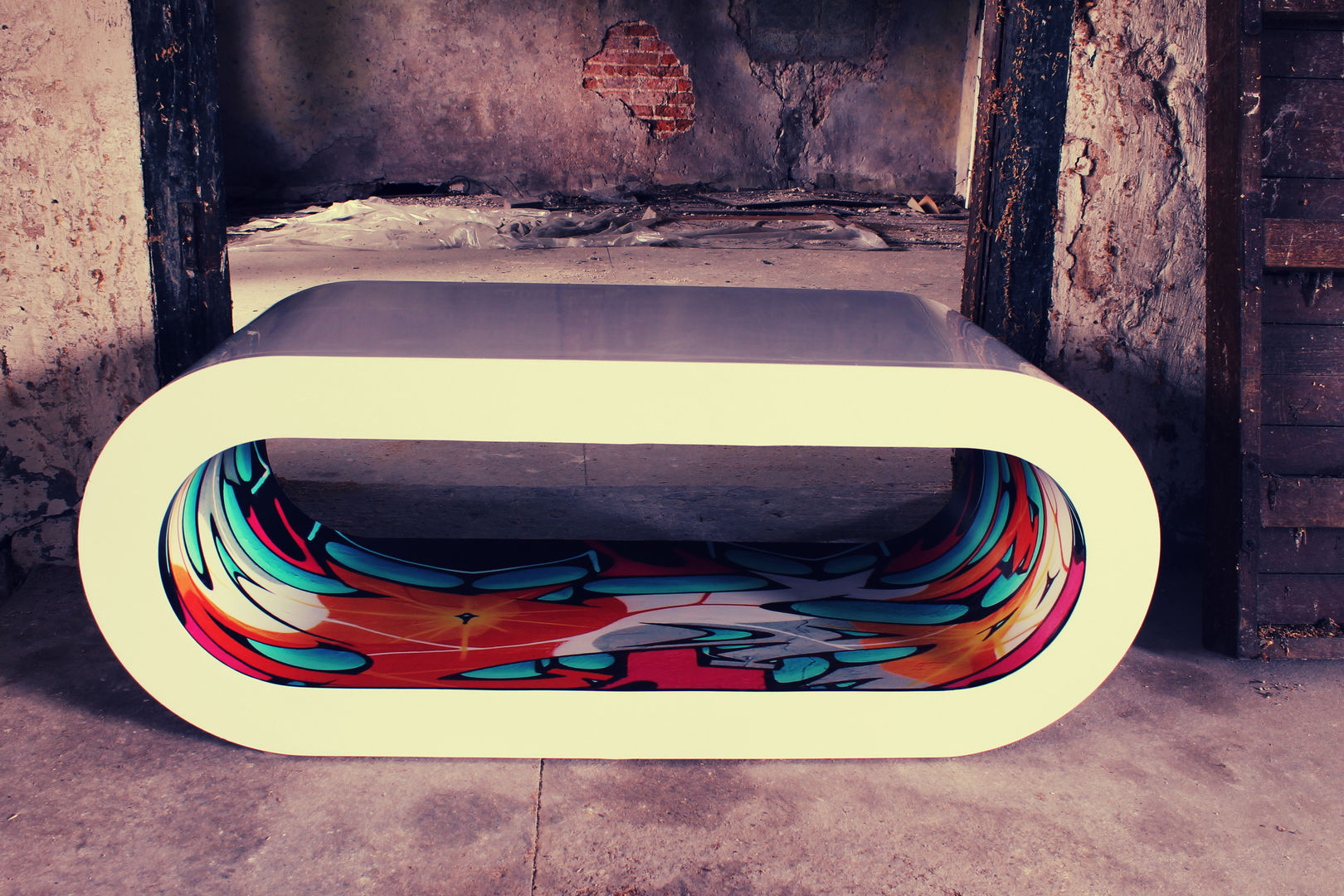 Hoop Graffiti Table Zespoke Design Modern living room Side tables & trays