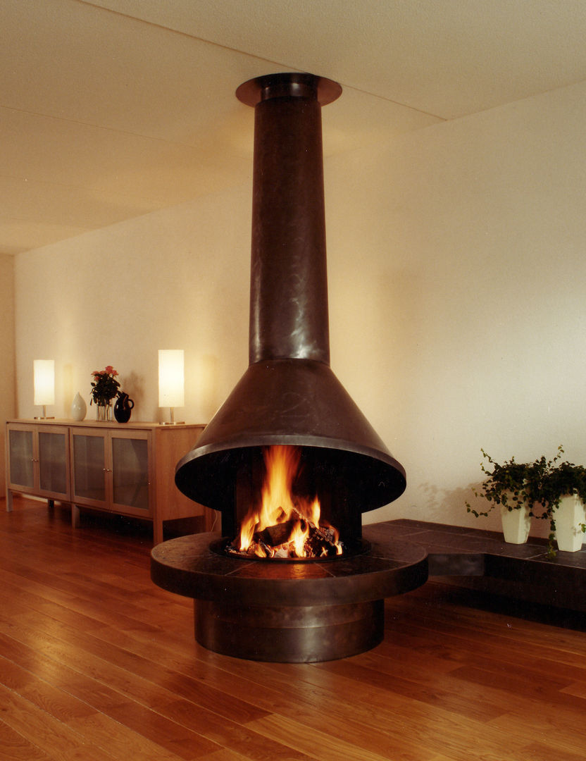 cheminee centrale metal, Bloch Design Bloch Design Ruang Keluarga Modern Fireplaces & accessories