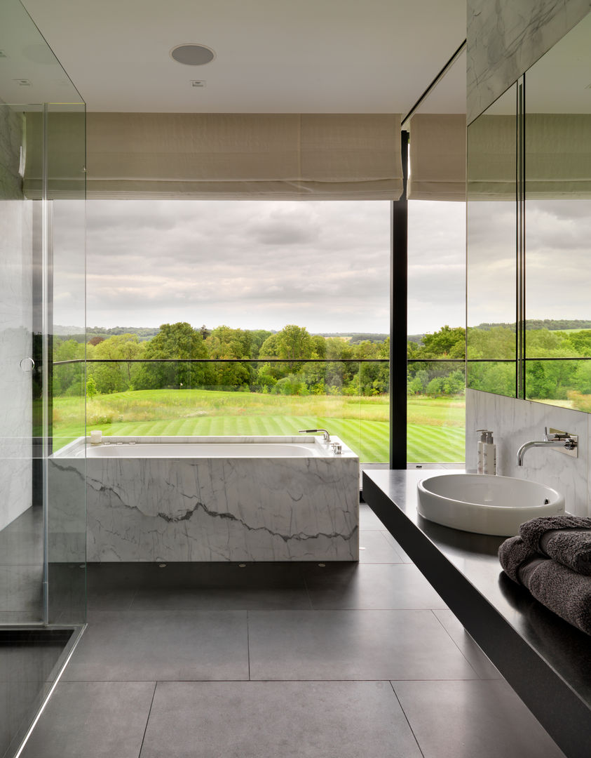 Berkshire, Gregory Phillips Architects Gregory Phillips Architects Kamar Mandi Modern