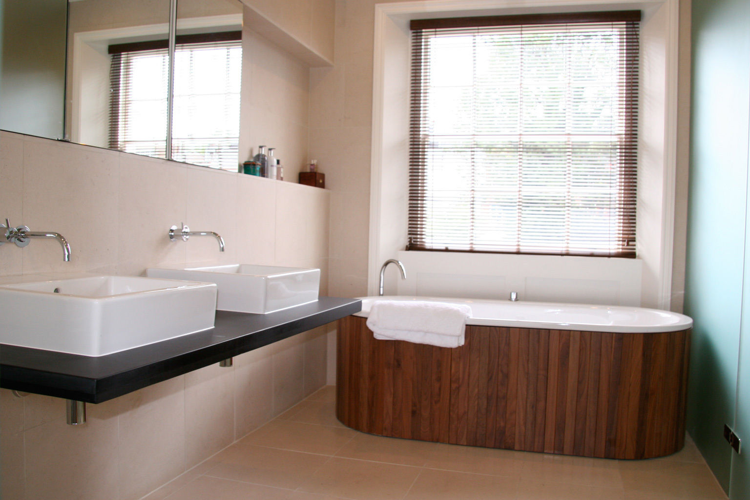 Hampstead, Gregory Phillips Architects Gregory Phillips Architects Bathroom Bathtubs & showers