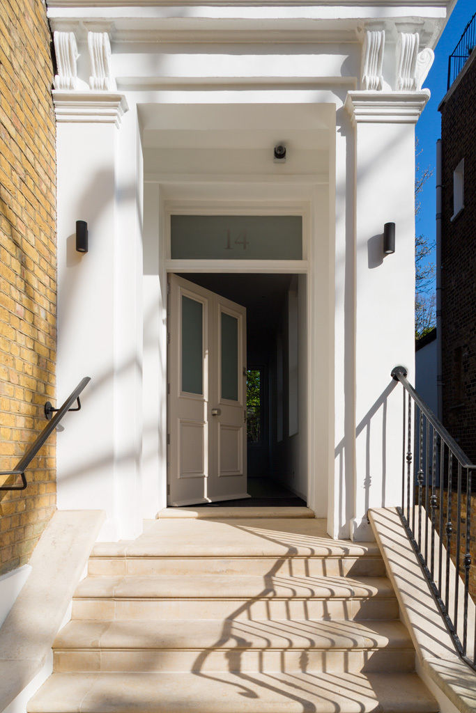 Carlton Hill, London , Gregory Phillips Architects Gregory Phillips Architects Colonial style window and door