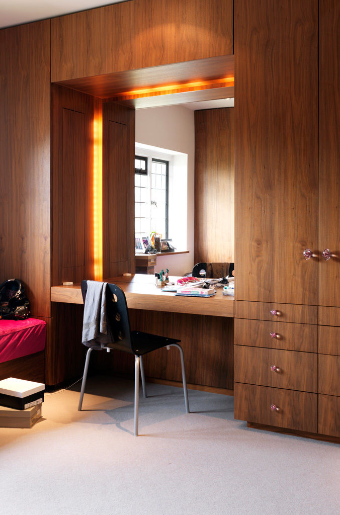 Totteridge, Gregory Phillips Architects Gregory Phillips Architects Eclectic style dressing room