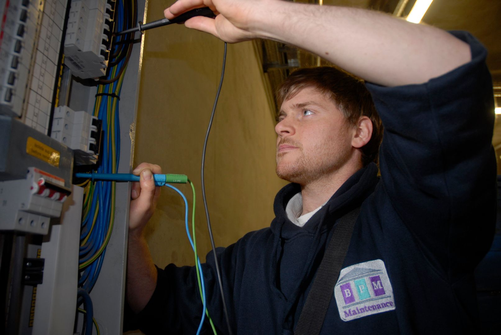 Electricians in Bath BPM Electrical Salas de estar modernas Iluminação