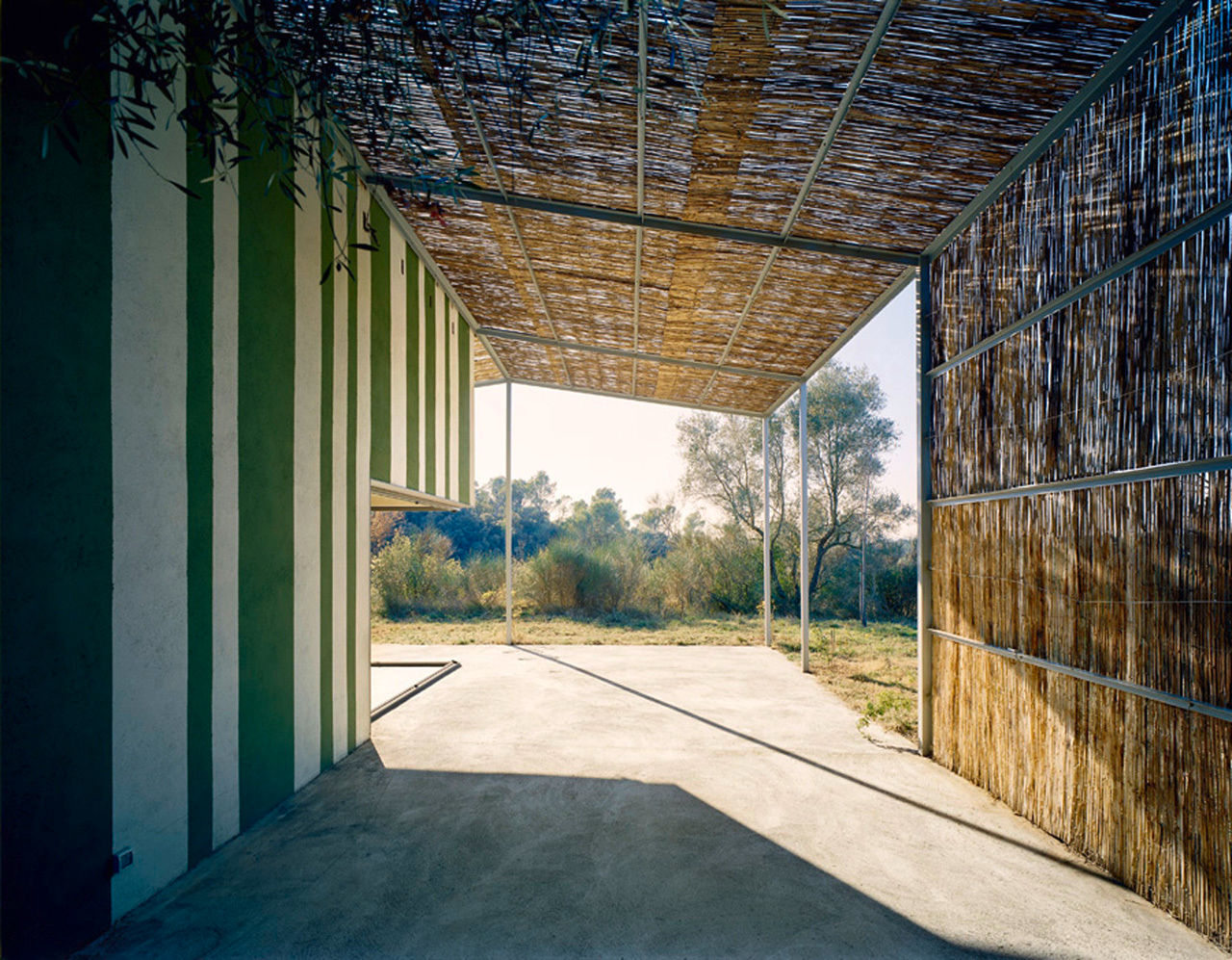 Porche Casa en Gaüses Anna & Eugeni Bach Jardines de estilo mediterráneo