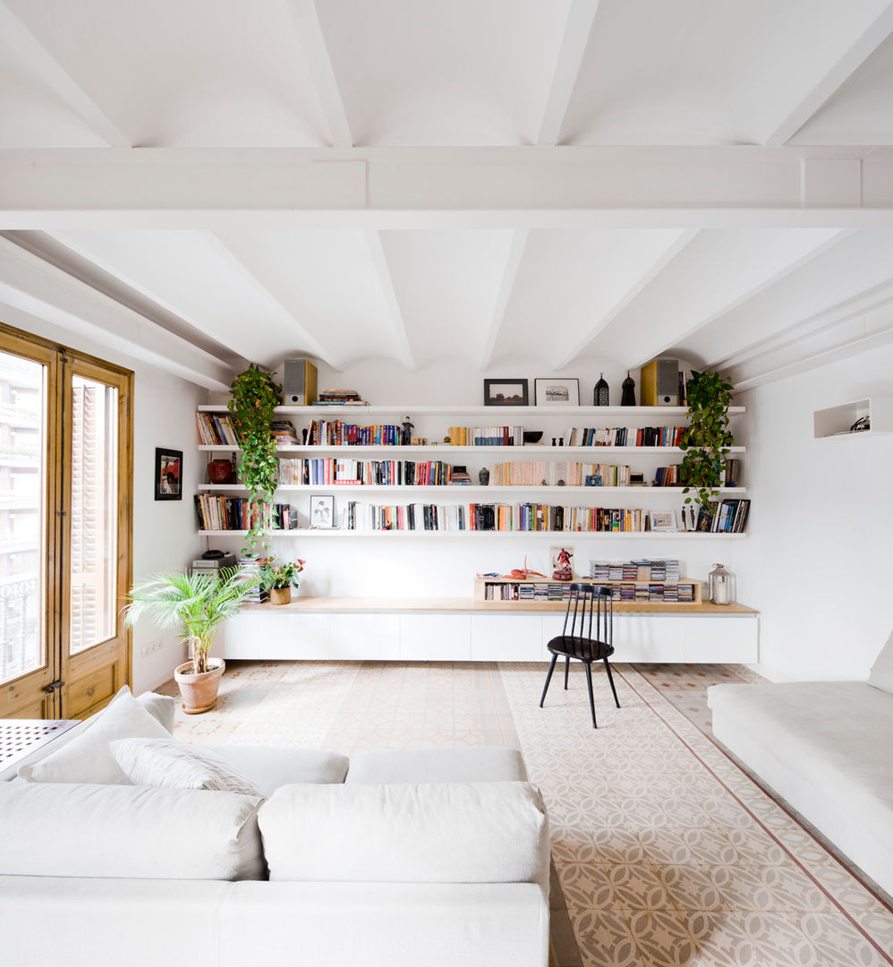 Reforma de una vivienda en la c/ Urgell, Anna & Eugeni Bach Anna & Eugeni Bach غرفة المعيشة