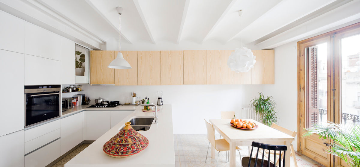 Reforma de una vivienda en la c/ Urgell, Anna & Eugeni Bach Anna & Eugeni Bach Keuken