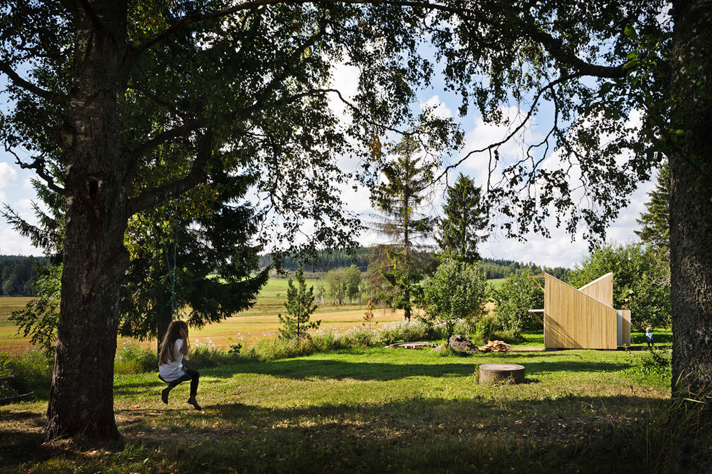 La Casita / Playhouse, Anna & Eugeni Bach Anna & Eugeni Bach Nursery/kid's room