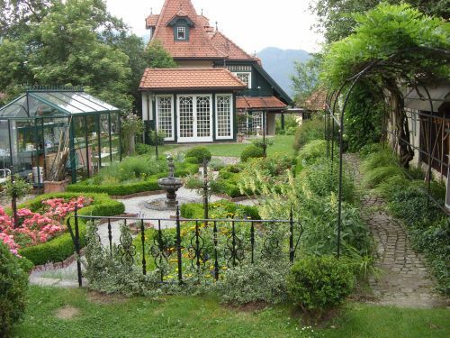 Hausgarten in Aflenz-Kurort, Steiermark, KAISER + KAISER - Visionen für Freiräume GbR KAISER + KAISER - Visionen für Freiräume GbR Jardines clásicos