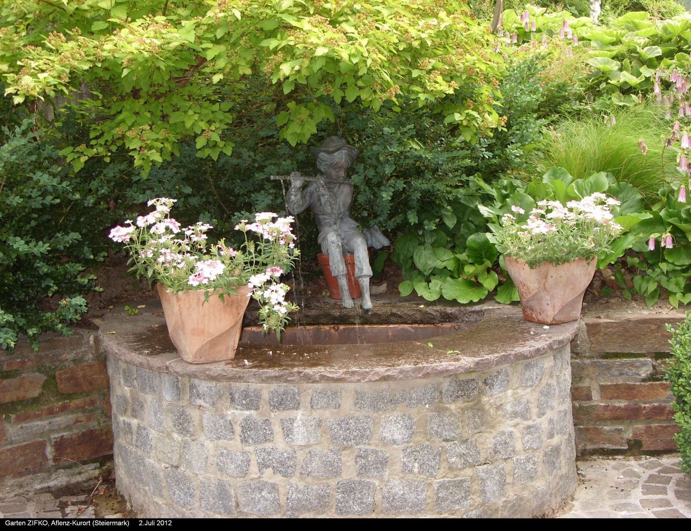 Hausgarten in Aflenz-Kurort, Steiermark, KAISER + KAISER - Visionen für Freiräume GbR KAISER + KAISER - Visionen für Freiräume GbR Klassischer Garten