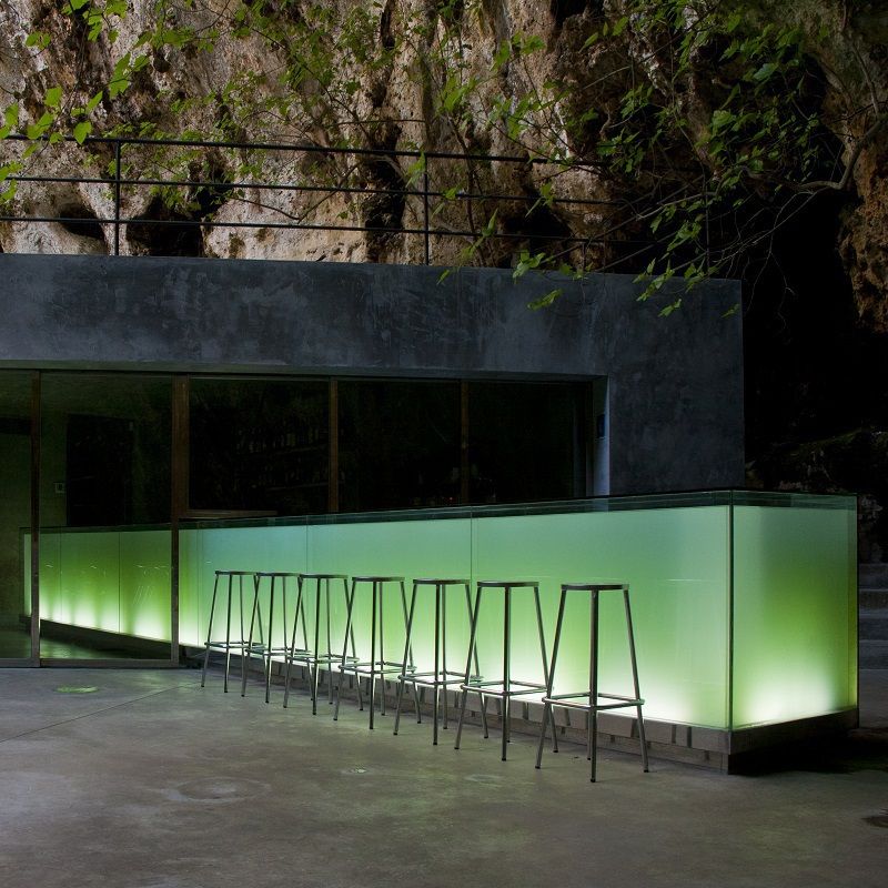 Bar en las cuevas de Porto Cristo. Mallorca. A2arquitectos Balcones y terrazas modernos