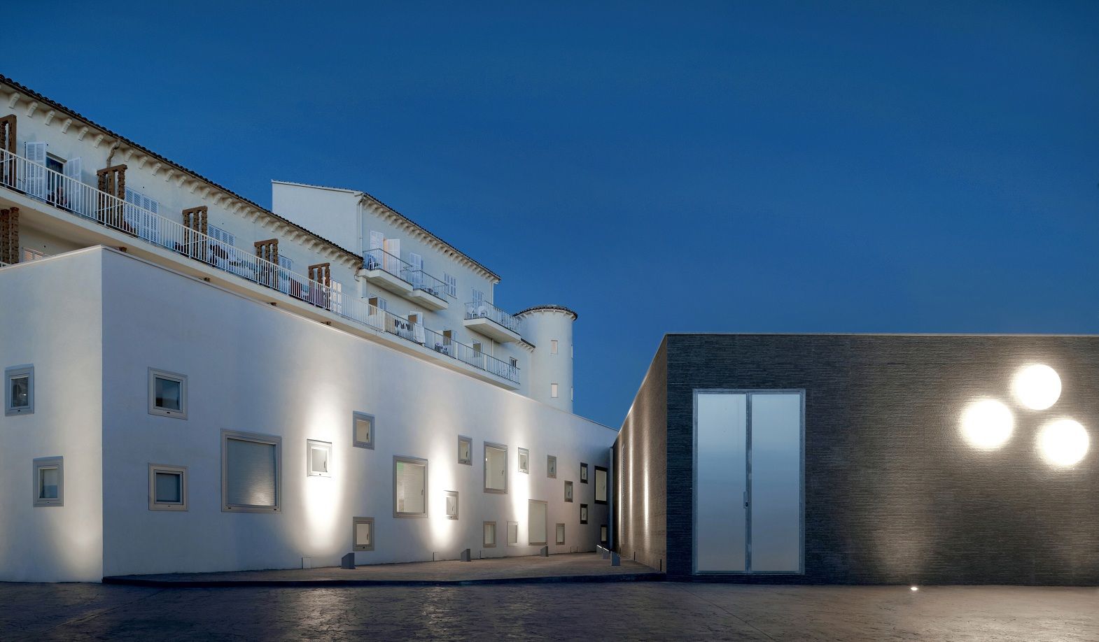 Pool and spa area for an Hotel , A2arquitectos A2arquitectos Mediterranean style spa