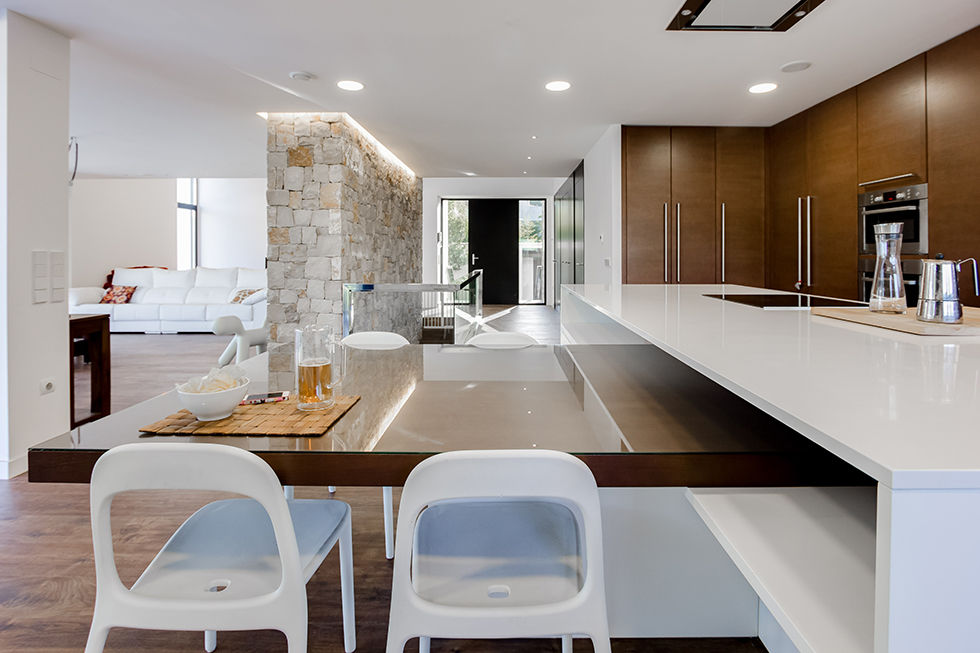 Casa Gerard, una vivienda ecoeficiente , Chiralt Arquitectos Chiralt Arquitectos Dapur Minimalis