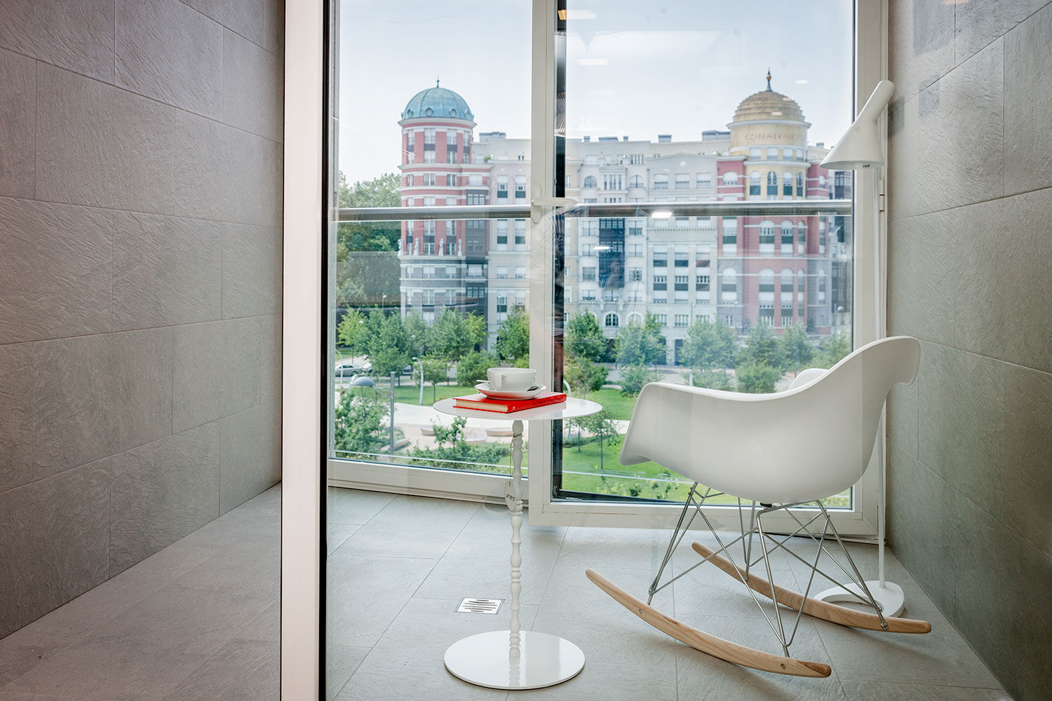 Vivienda en Plaza Euskadi Nº9, Bilbao., Urbana Interiorismo Urbana Interiorismo Minimalist balcony, veranda & terrace