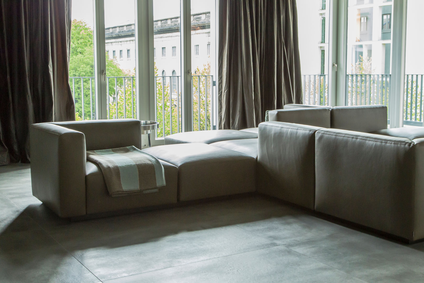 Living the life - Apartment im Herzen Berlins, Conni Kotte Interior Conni Kotte Interior Salas de estar modernas