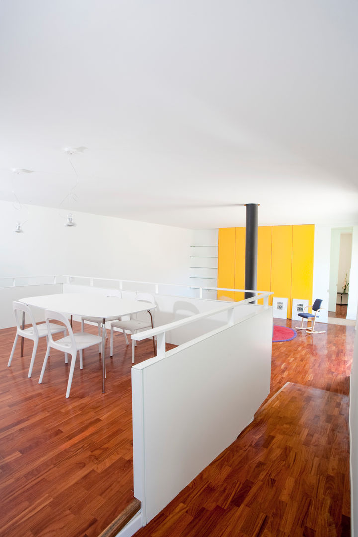 Pyrenees, Cadaval & Solà-Morales Cadaval & Solà-Morales Modern dining room