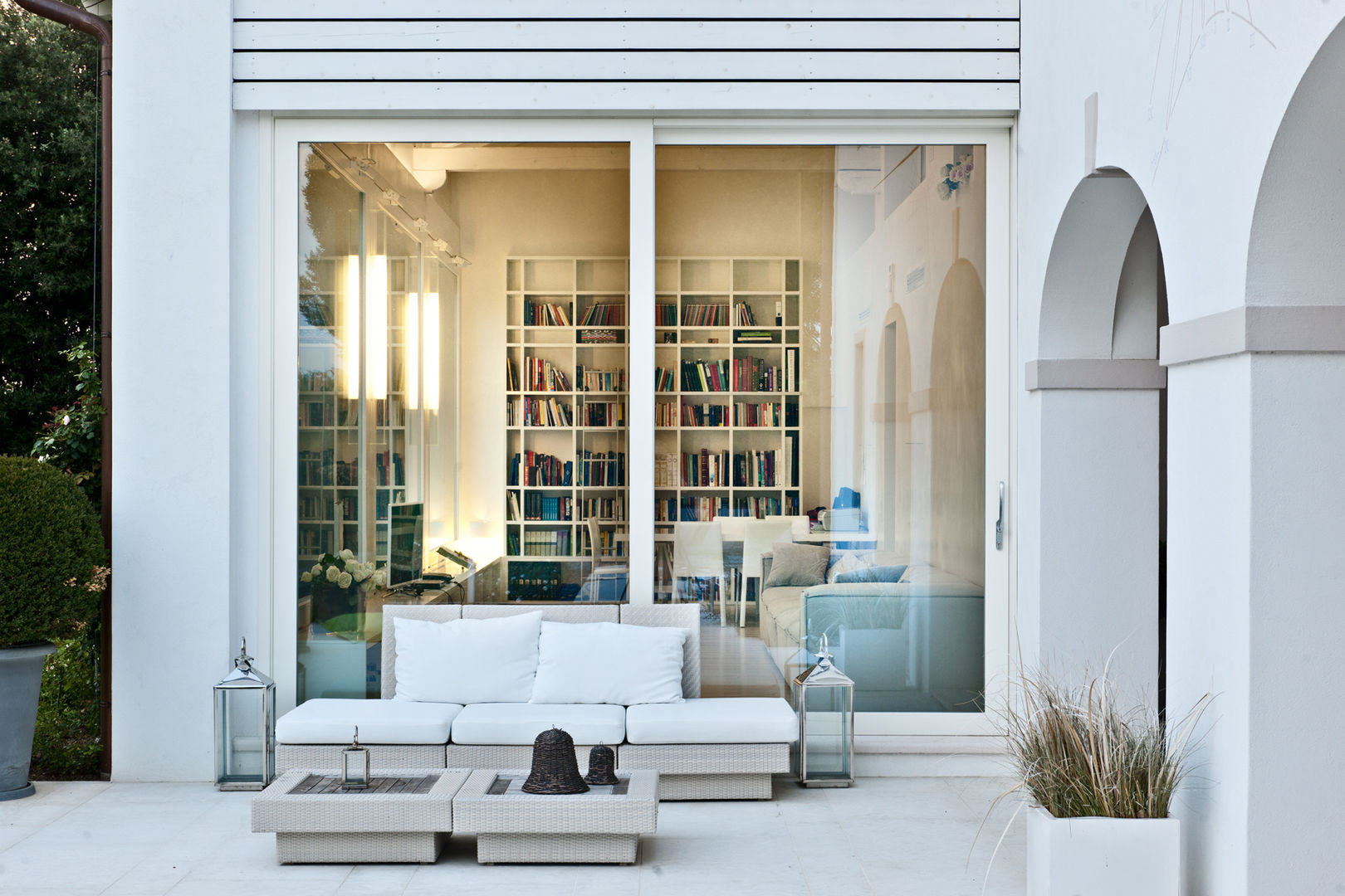 Interior design - Glass Cube Padova IMAGO DESIGN Balcone, Veranda & Terrazza in stile moderno