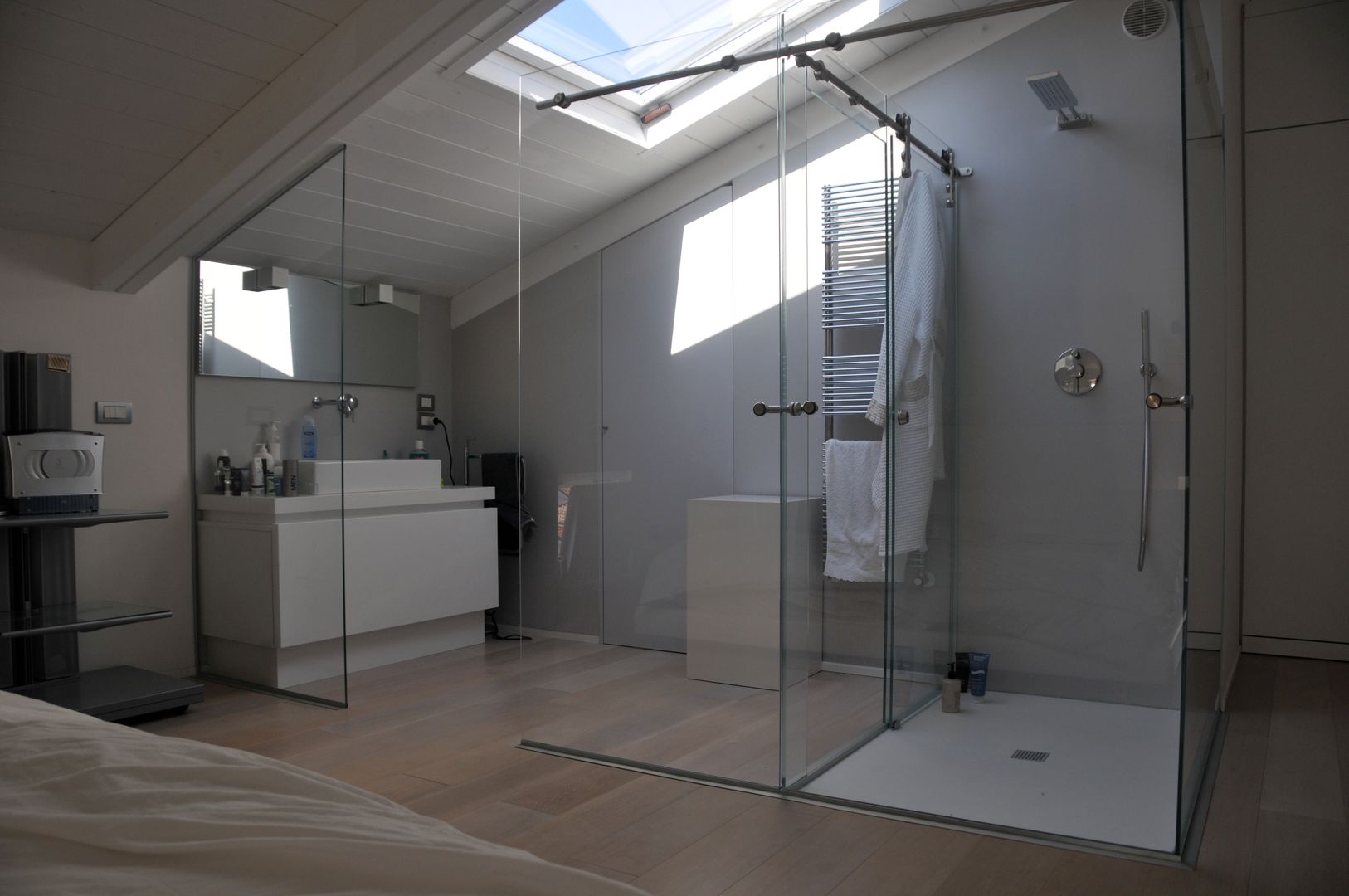 Interior design - White Loft - Treviso Italy, IMAGO DESIGN IMAGO DESIGN Minimalist style bathroom
