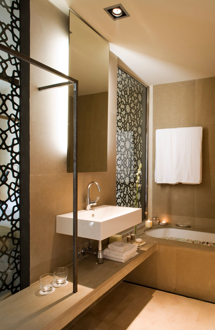 Hotel EME in Seville, Spain, Donaire Arquitectos Donaire Arquitectos Eclectic style bathrooms