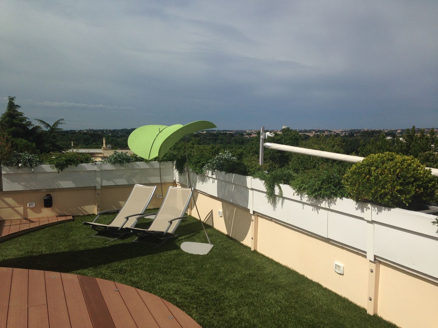 Golf in terrazza, sabigarden sabigarden Modern balcony, veranda & terrace
