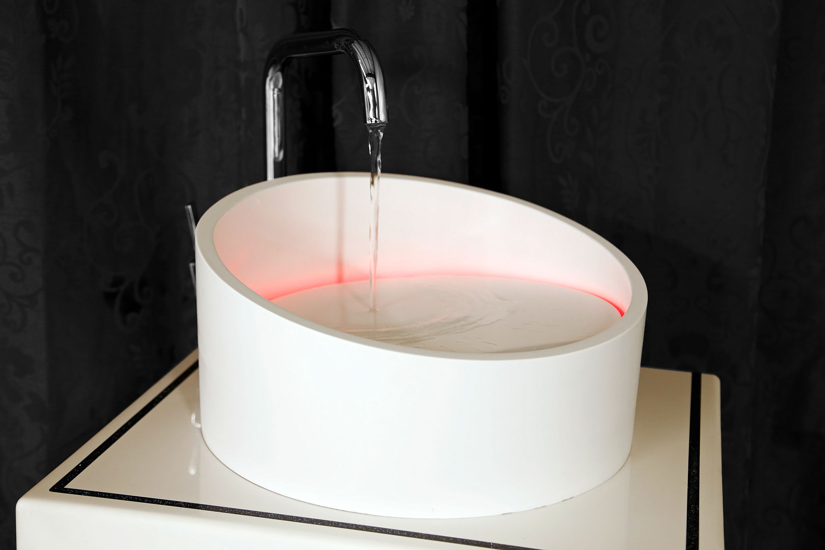 RING LED, VASKEO VASKEO Phòng tắm phong cách hiện đại Sinks