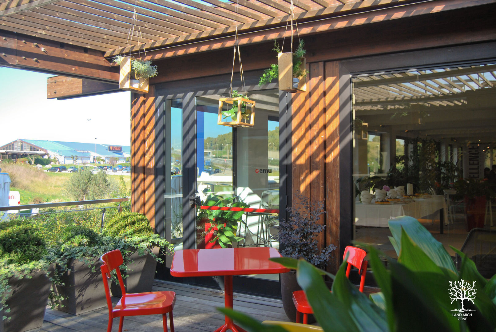 Pop Garden, Land Arch Zone Land Arch Zone Balkon, Beranda & Teras Minimalis Accessories & decoration