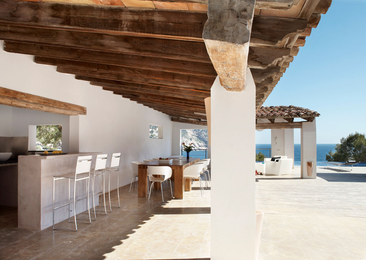 House at Andratx, Octavio Mestre Arquitectos Octavio Mestre Arquitectos Minimalistischer Balkon, Veranda & Terrasse