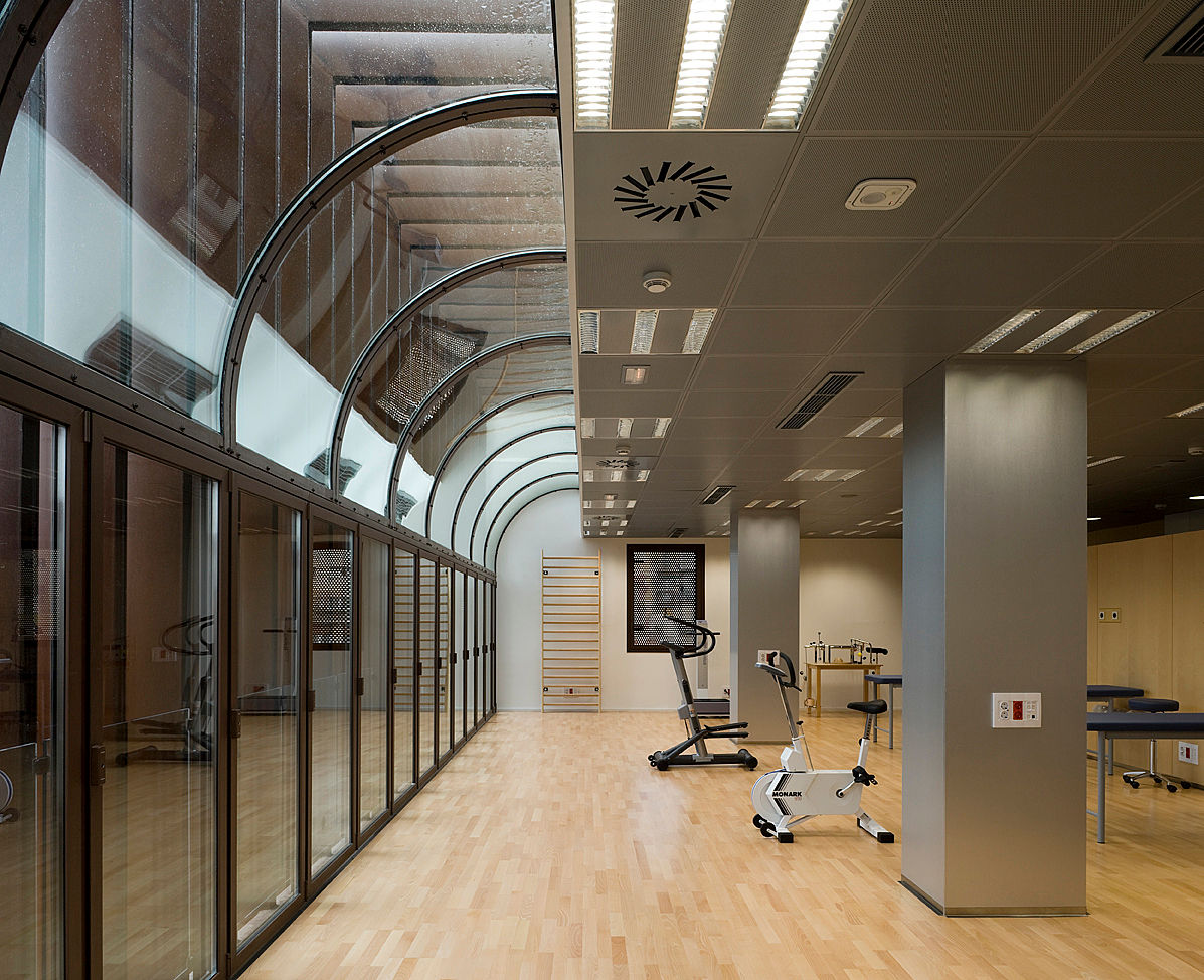 ARESA Clinic, Octavio Mestre Arquitectos Octavio Mestre Arquitectos Gym